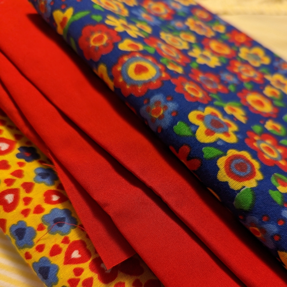 Fabric lot, Retro, Flowers, Sewing, Quilting, Craft Supplies, Red, Blue